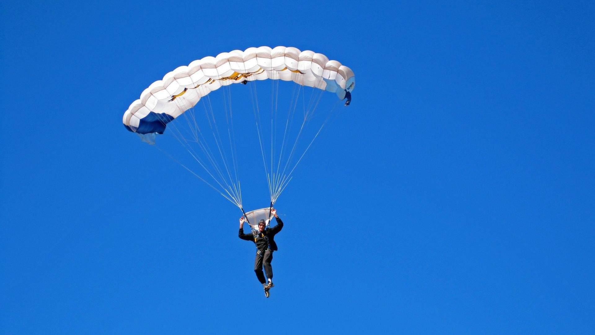 开云官网APP下载-2025轻艇马拉松打造水上新地标，世界陆上赛艇马拉松