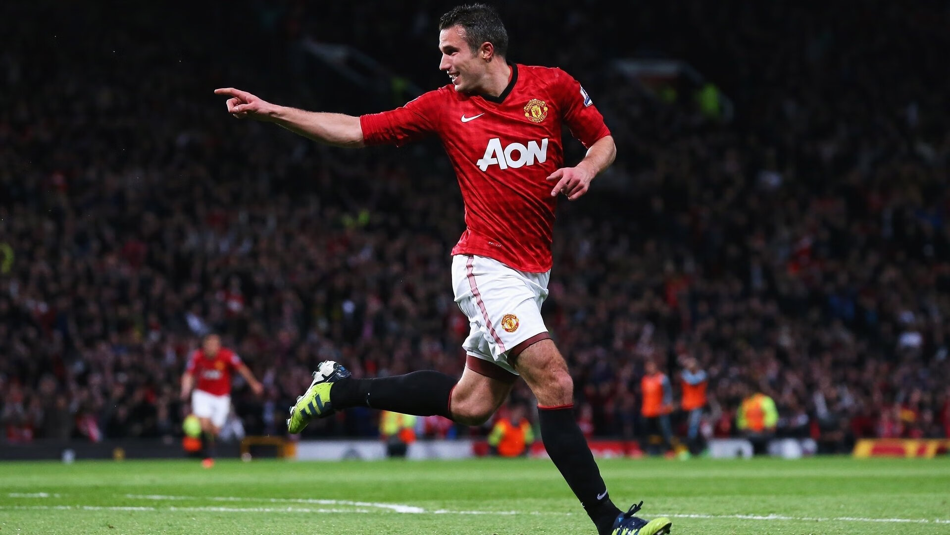 开云·体育官网-中场传球重心变化是否左右整体进攻模式，传中球怎么不停球直接射门